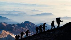 Manfaat Mendaki Gunung: Lebih dari Sekedar Pemandangan Indah